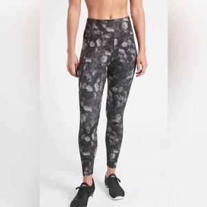 Athleta Best Selling Rainier Printed Tight, Frozen Floral Grey Size XS